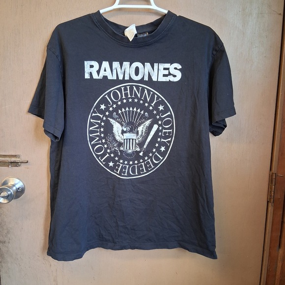 Ramones Graphic Tee 1234 Licensed&Branded Medium EUC Unisex - Picture 1 of 12